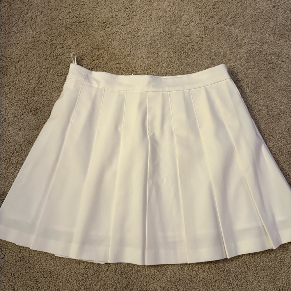 Elegant White Pleated Skirt